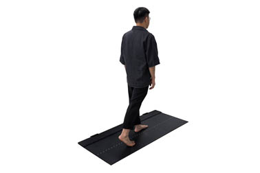 What are the application advantages of a plantar pressure distribution system?